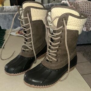 Brand new Women’s size 5 Magellan winter boots